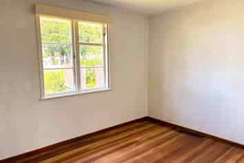 91 Pt England Road, Point England