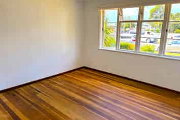 91 Pt England Road, Point England