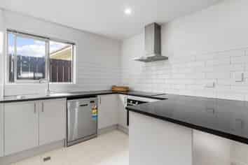 100B Point England Road, Point England