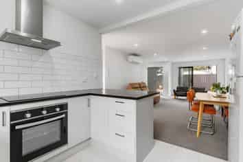 100B Point England Road, Point England