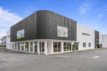 Immaculate Rosedale Showroom | 1,140 m2