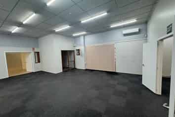 Multiple Uses – Warehouse, Office or Showroom