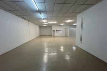 Multiple Uses – Warehouse, Office or Showroom