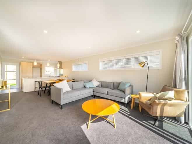 2 Takapo Grove, Kelson