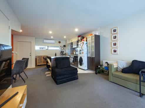 64/21 Hunters Park Drive, Three Kings