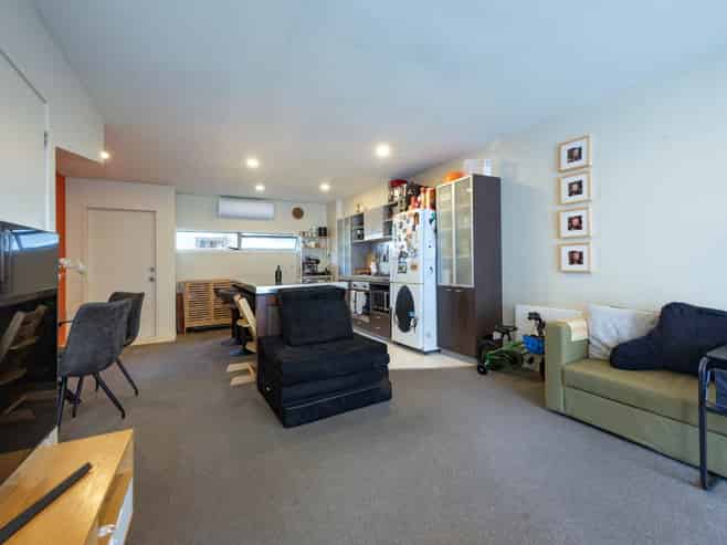 64/21 Hunters Park Drive, Three Kings