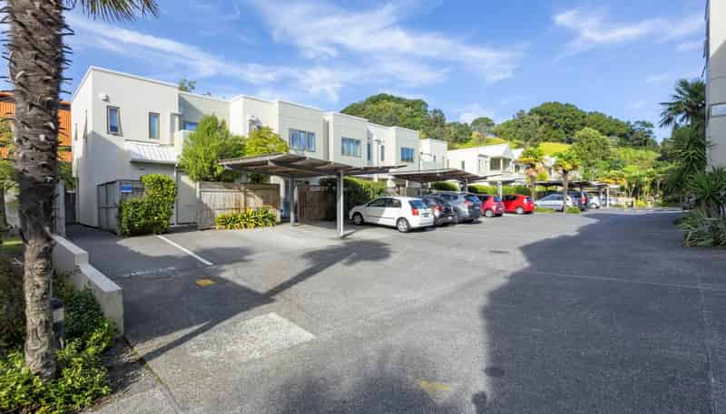 64/21 Hunters Park Drive, Three Kings