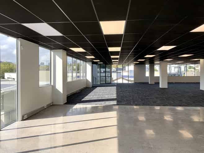 Elevated fringe workspace with scale & flexibility