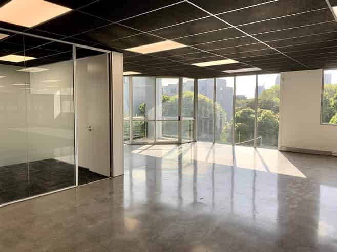 Elevated fringe workspace with scale & flexibility