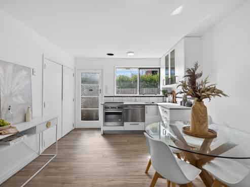 2/130 Edgeware Road, Saint Albans