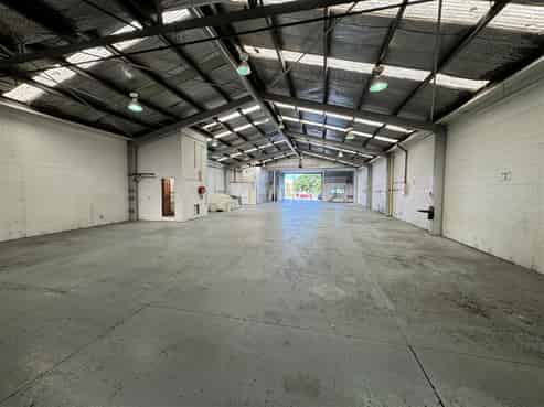CBRE | 490sqm Mixed-Use WH in Otahuhu