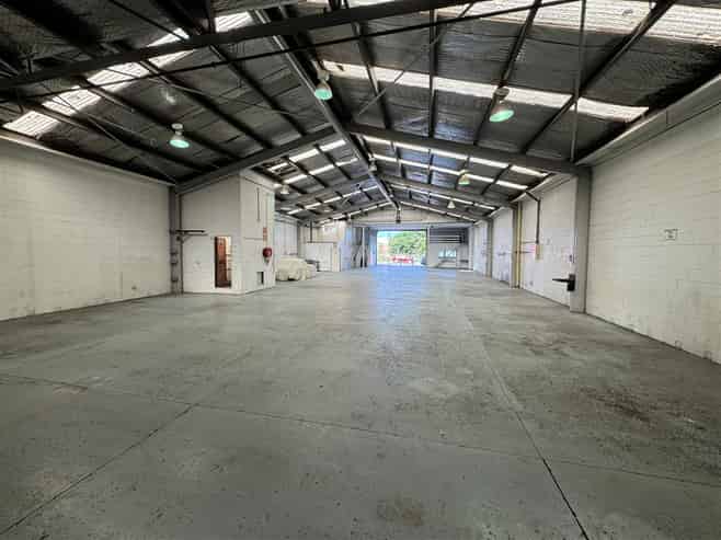 CBRE | 490sqm Mixed-Use WH in Otahuhu