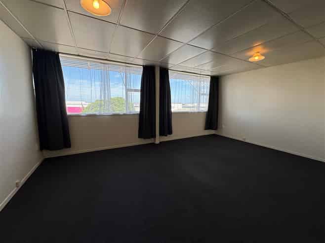 CBRE | 490sqm Mixed-Use WH in Otahuhu