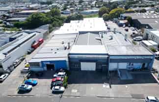 CBRE | 490sqm Mixed-Use WH in Otahuhu
