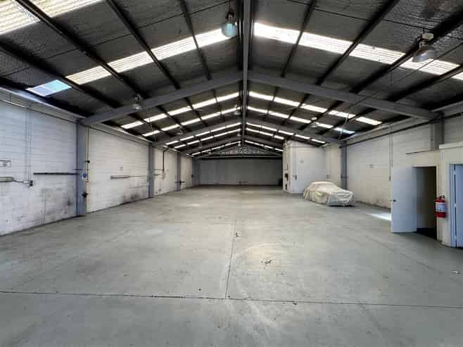 CBRE | 490sqm Mixed-Use WH in Otahuhu