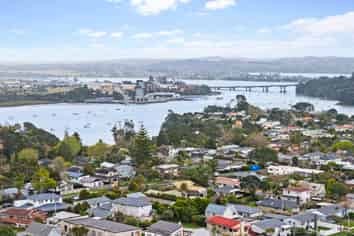 10 Drome View Place, Beach Haven