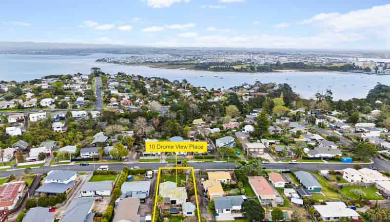 10 Drome View Place, Beach Haven