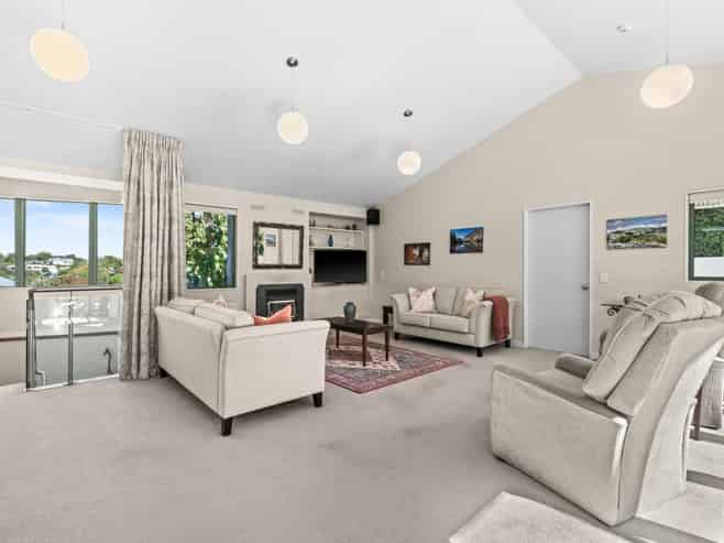 12 Laing Cove, Havelock North