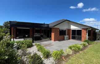 25 Moss Crescent, Takanini