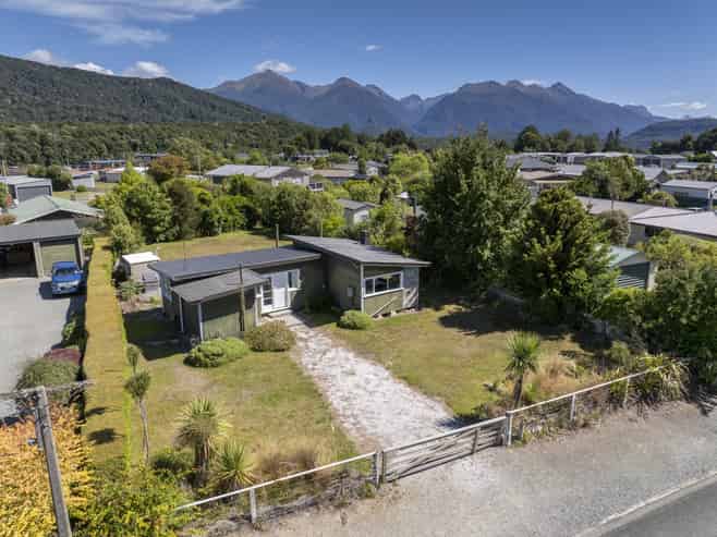 36 Home Street, Manapouri