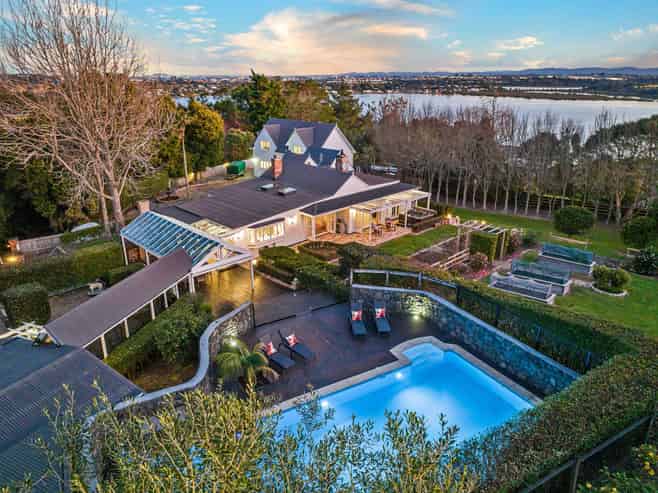 136 Attwood Road, Paremoremo