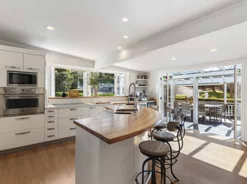 136 Attwood Road, Paremoremo