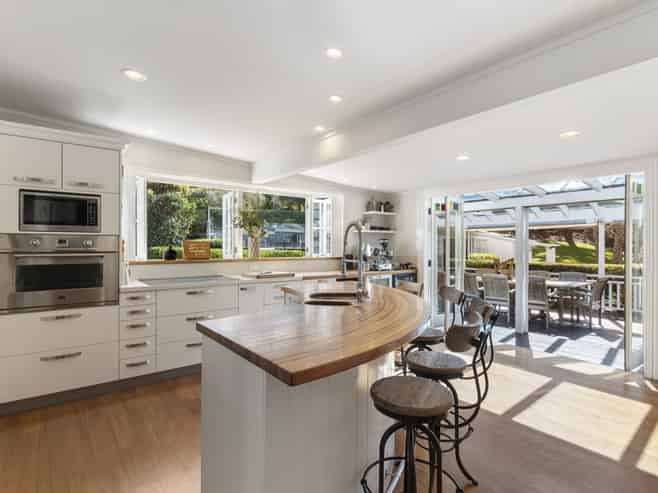 136 Attwood Road, Paremoremo