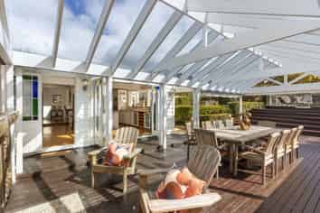 136 Attwood Road, Paremoremo