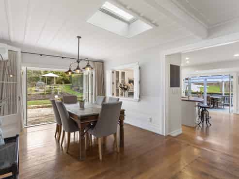 136 Attwood Road, Paremoremo