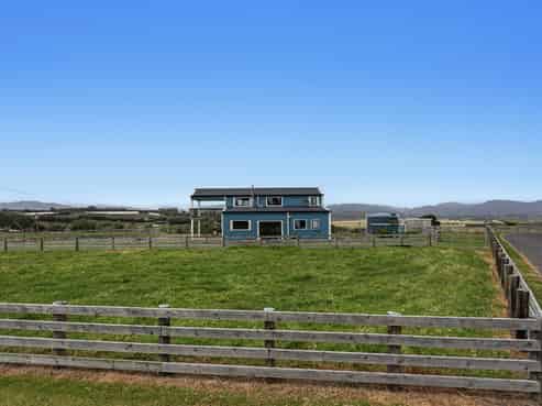 5 Beach Road Extension, Tirohanga