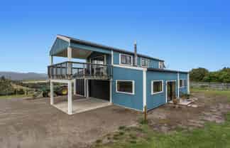 5 Beach Road Extension, Tirohanga