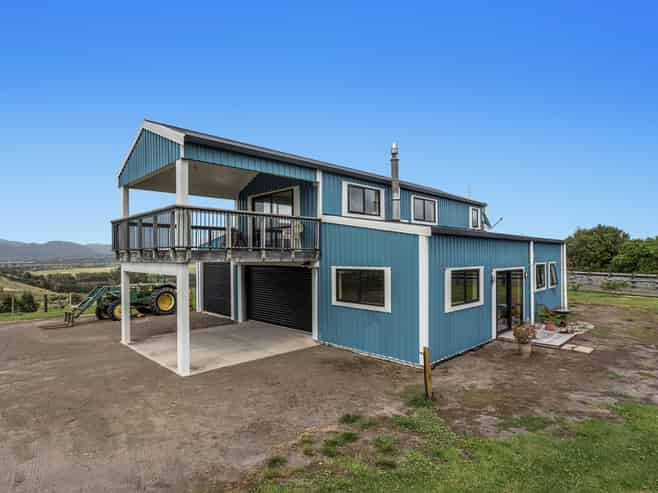 5 Beach Road Extension, Tirohanga