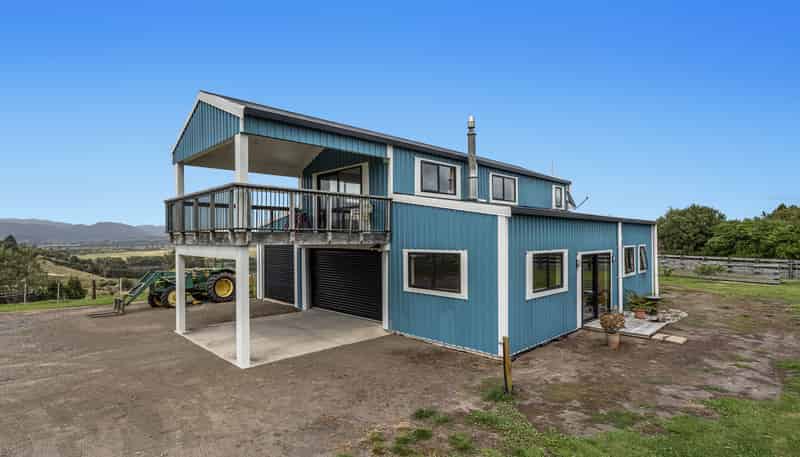 5 Beach Road Extension, Tirohanga
