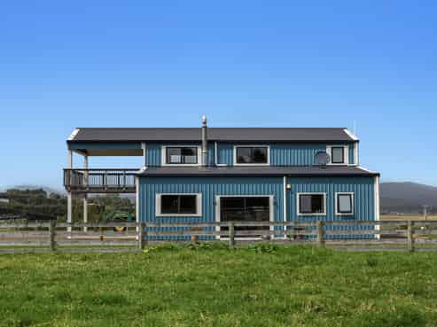 5 Beach Road Extension, Tirohanga