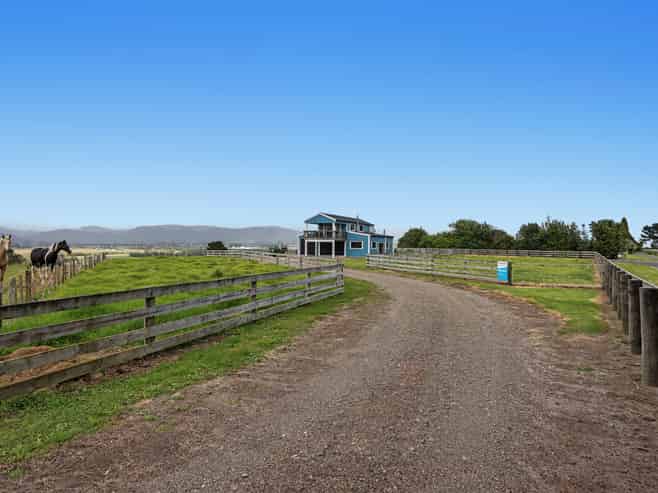 5 Beach Road Extension, Tirohanga