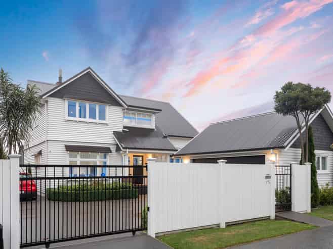 111 St Andrews Square, Strowan