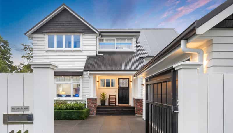 111 St Andrews Square, Strowan