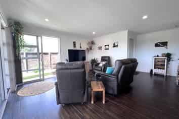 33 Leet Crescent, Papamoa