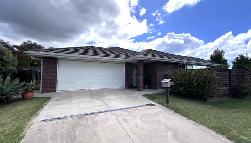 33 Leet Crescent, Papamoa