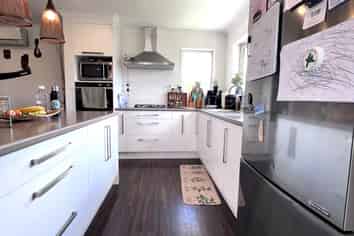 33 Leet Crescent, Papamoa