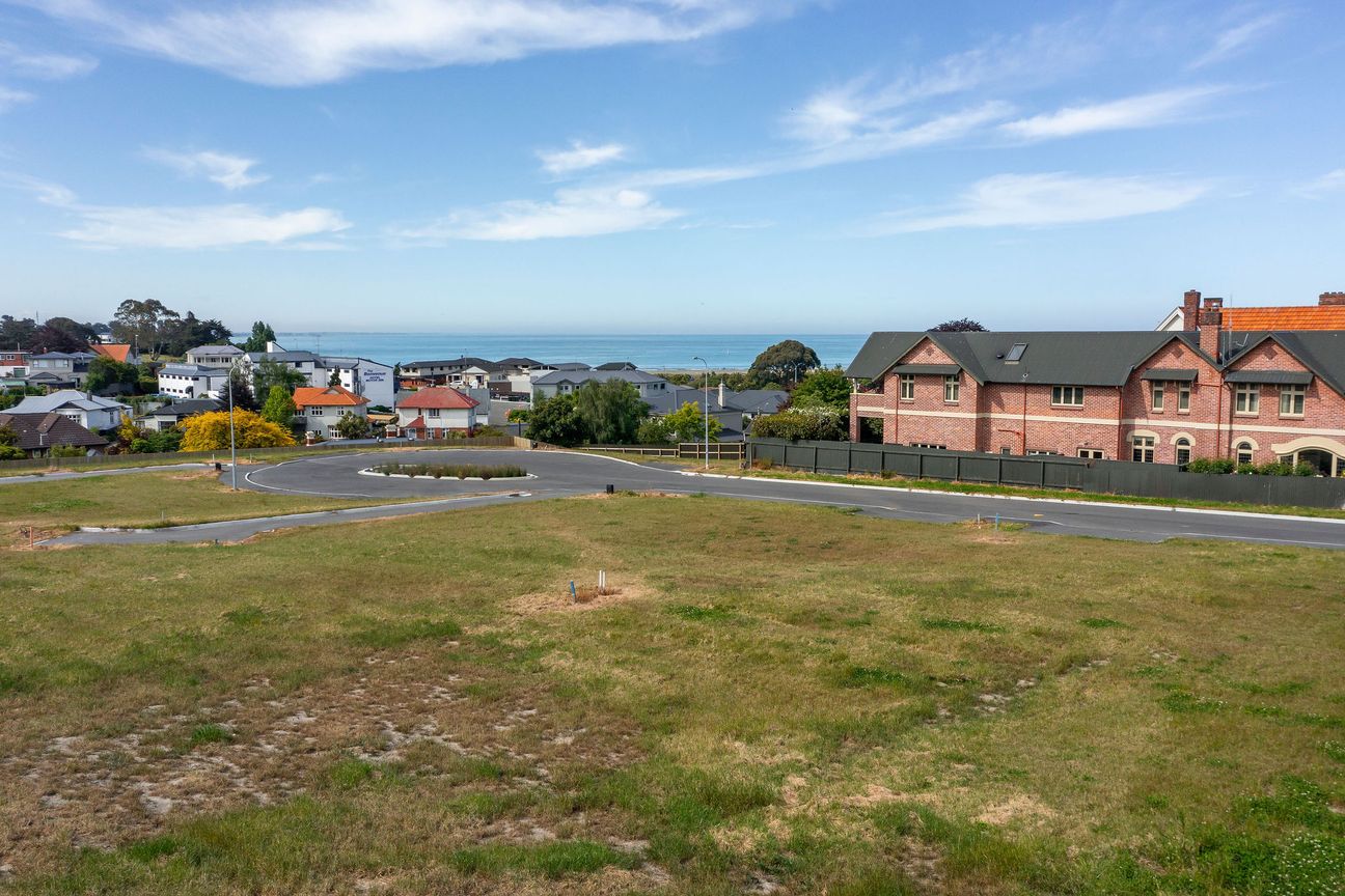 Caroline Bay at your doorstep. - Veel