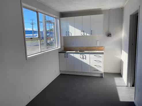 Very Tidy Workshop in Popular Area