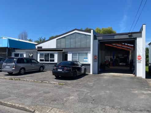 Very Tidy Workshop in Popular Area