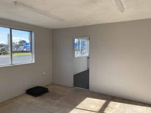 Very Tidy Workshop in Popular Area