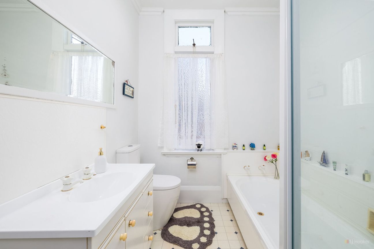 Timeless Villa with Character, Charm & Space - Ansicht 4