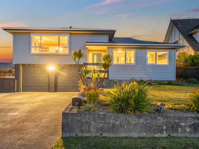 7 James Cook Drive, Whitby