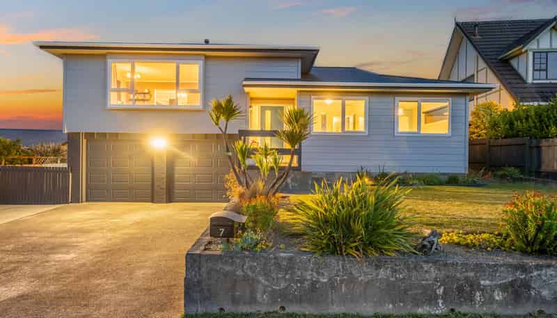 7 James Cook Drive, Whitby