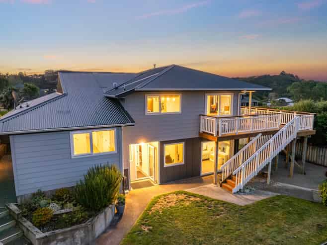 7 James Cook Drive, Whitby