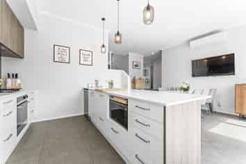 48 Karepiro Drive, Stanmore Bay