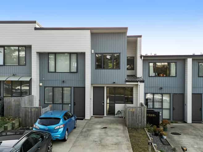 32 Karoro Road, Flat Bush